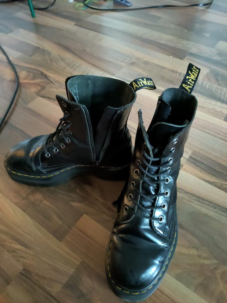 Getragene Schuhe